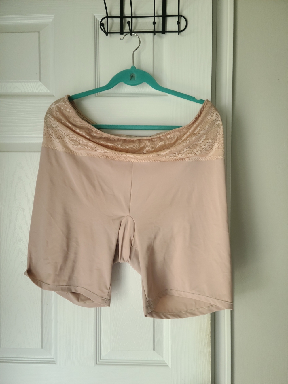 High-Waist Seamless Shaping Short with Lace Waistband - Nude